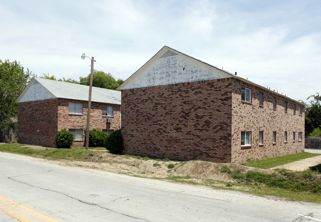 Candy Arms Apartments in Tulsa, OK - Building Photo - Building Photo