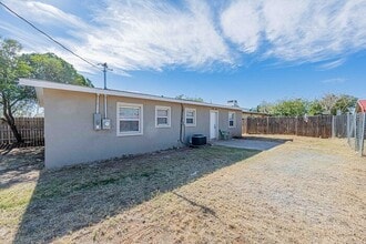 3500 Apache Dr in Midland, TX - Foto de edificio - Building Photo