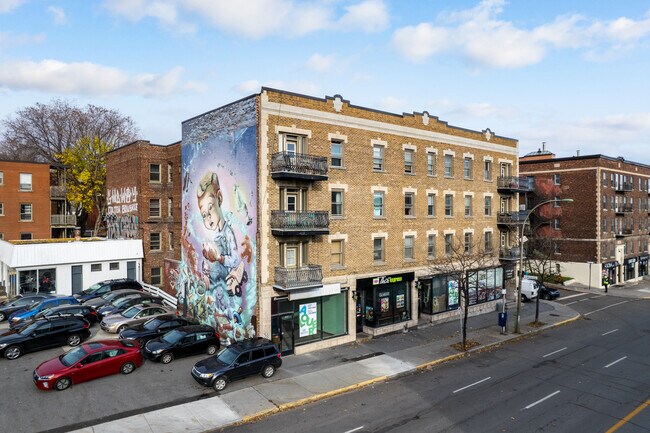 5251-5265 Sherbrooke Rue O in Montréal, QC - Building Photo - Building Photo