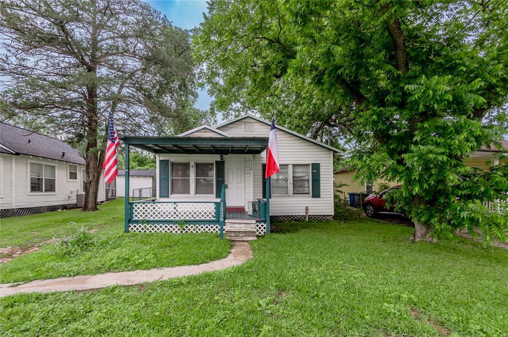 1326 22nd St in Huntsville, TX - Building Photo
