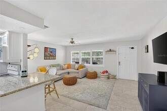 650 Pinellas Point Dr S in St. Petersburg, FL - Building Photo - Building Photo