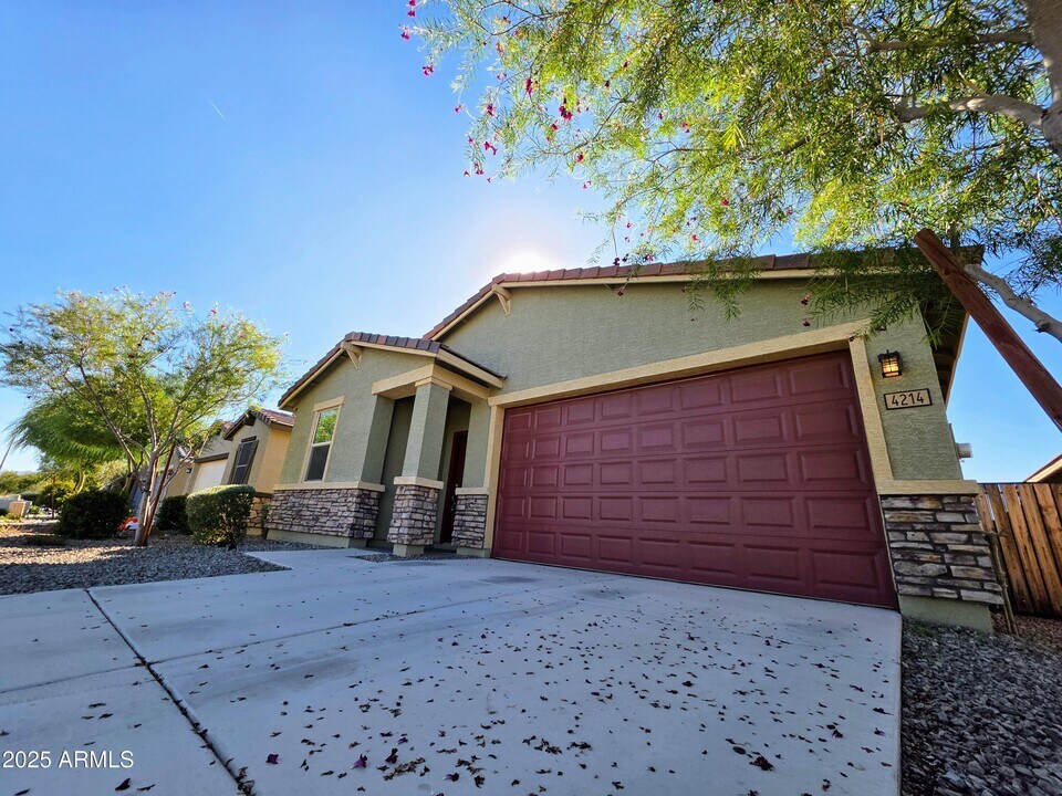 4214 S 68th Ln in Phoenix, AZ - Building Photo