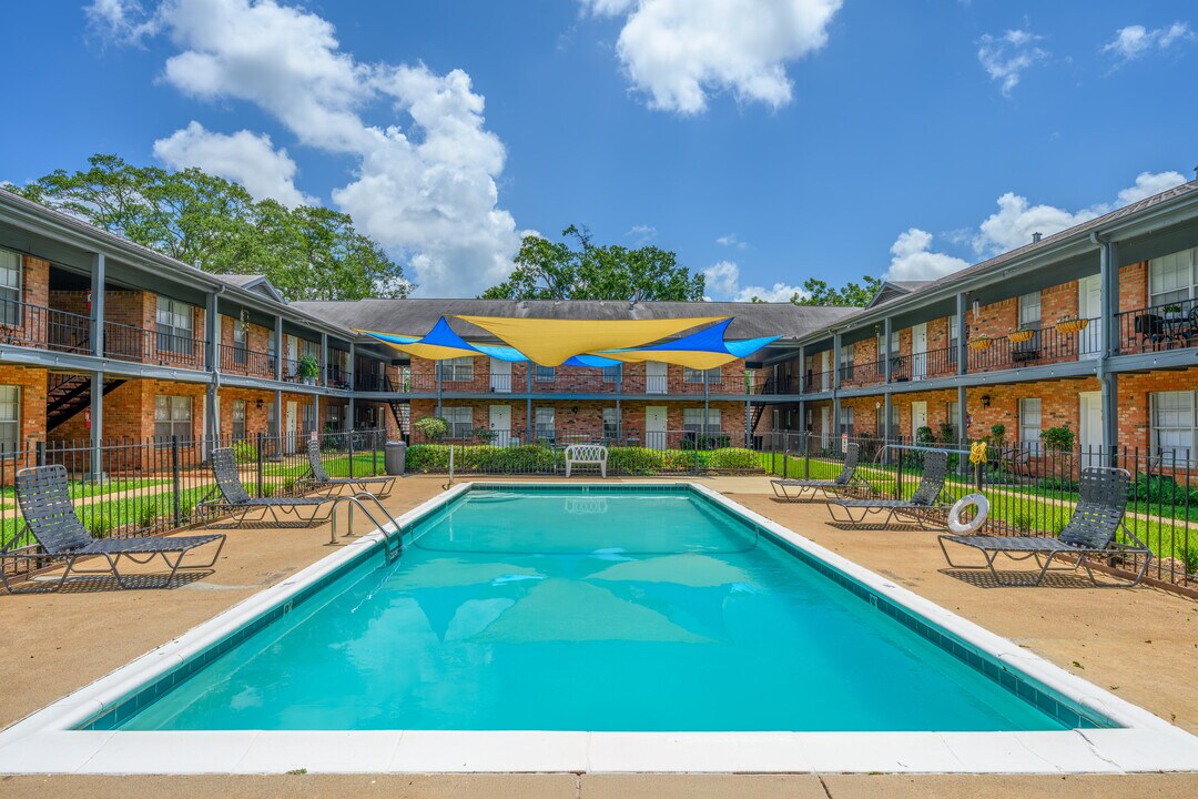The Colonial Apartments in Nacogdoches, TX - Building Photo