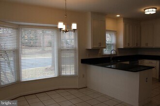 5900 Wescott Hills Way in Alexandria, VA - Foto de edificio - Building Photo
