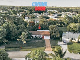 2431 SE Robin Cir in Port St. Lucie, FL - Building Photo