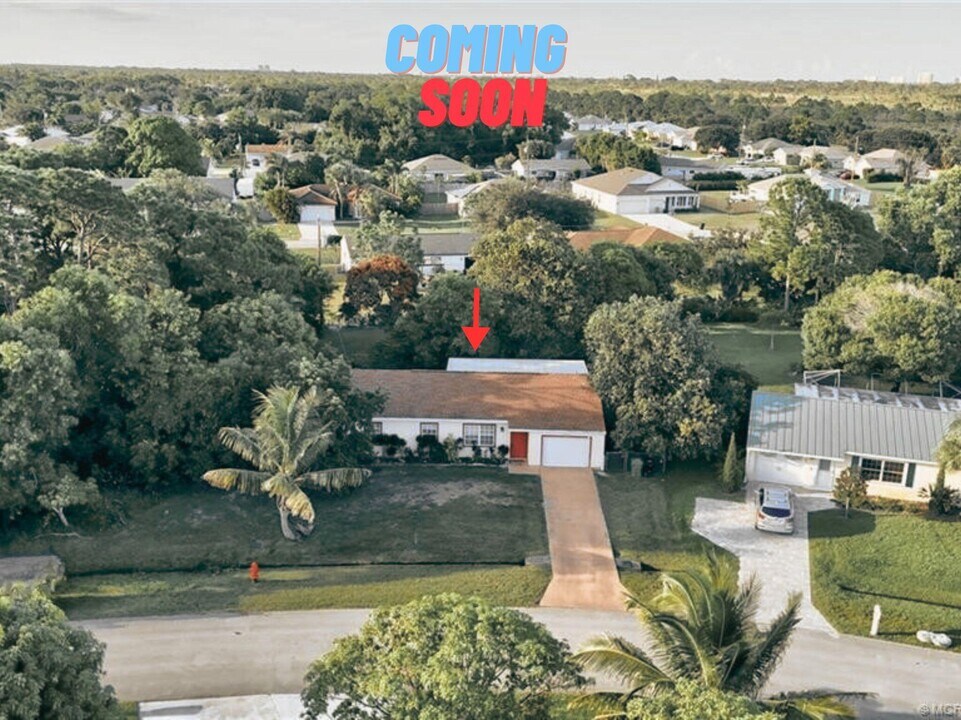2431 SE Robin Cir in Port St. Lucie, FL - Building Photo