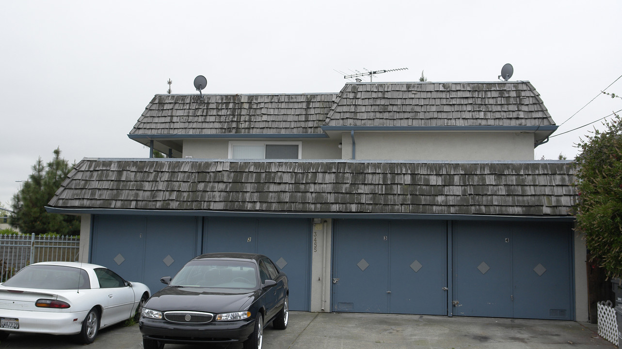 3455 Redwood Ct in Castro Valley, CA - Building Photo