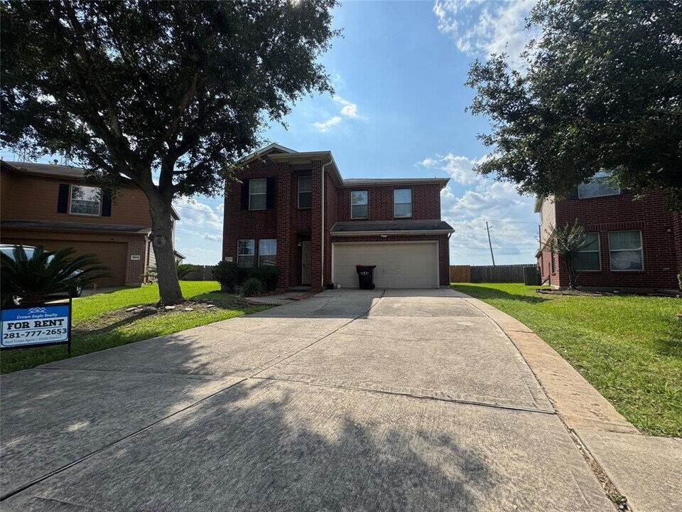 8702 Arapahoe Pass Ln in Richmond, TX - Building Photo