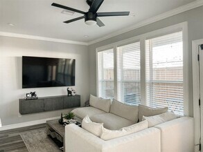 1028 Melneeka Ln in Houston, TX - Building Photo - Building Photo