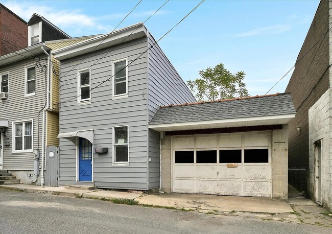 18 S Lehigh St in Shenandoah, PA - Building Photo - Building Photo