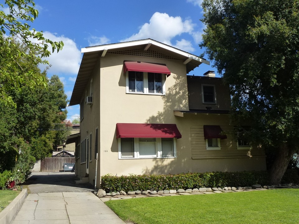 122 N Encinitas Ave in Monrovia, CA - Building Photo