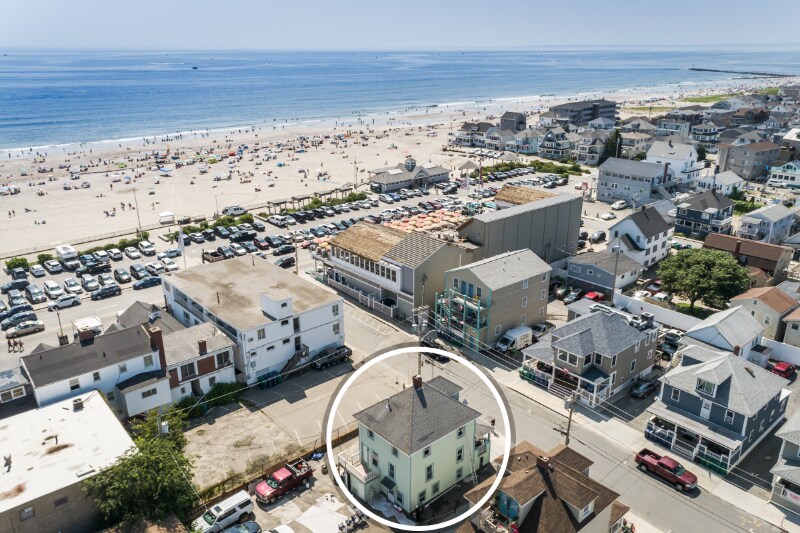 4 L St in Hampton, NH - Building Photo