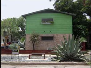 Berkos Place Apartments in Austin, TX - Foto de edificio - Other