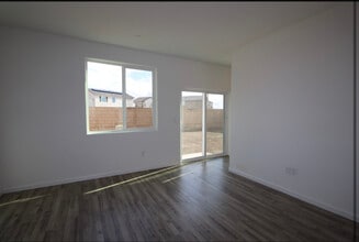 2224 S Crumal St in Visalia, CA - Building Photo - Building Photo