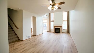15250 Florist Cir, Unit 15250 in Apple Valley, MN - Building Photo - Building Photo