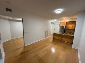 438 King St W, Unit 1 in Toronto, ON - Building Photo