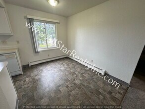 216 N Flower St in Anchorage, AK - Building Photo - Building Photo