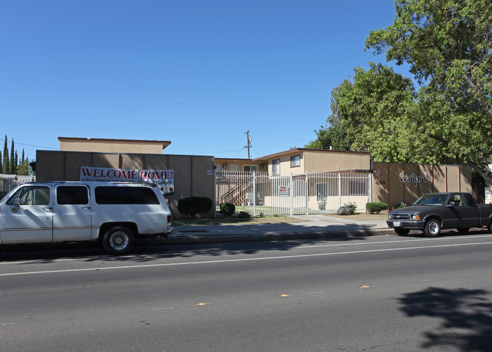 Courtyard Apartments in Merced, CA - Building Photo