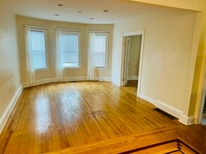 555 Heath St, Unit Unit #1 in Chestnut Hill, MA - Building Photo - Building Photo
