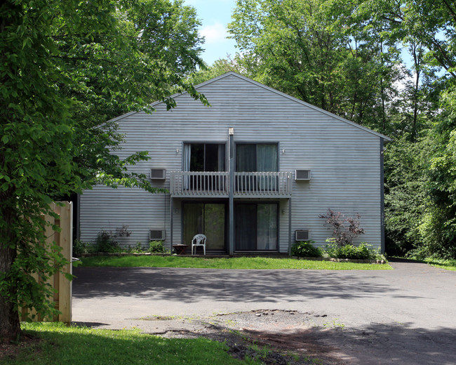 3052-3054 Amesbury Dr in Lysander, NY - Building Photo - Building Photo