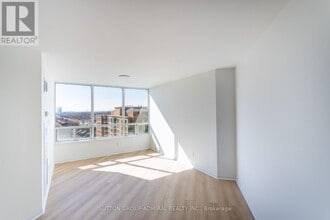 120 Promenade Cir in Vaughan, ON - Building Photo - Building Photo