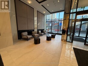 8-2708 Wellesley St W in Toronto, ON - Building Photo - Building Photo