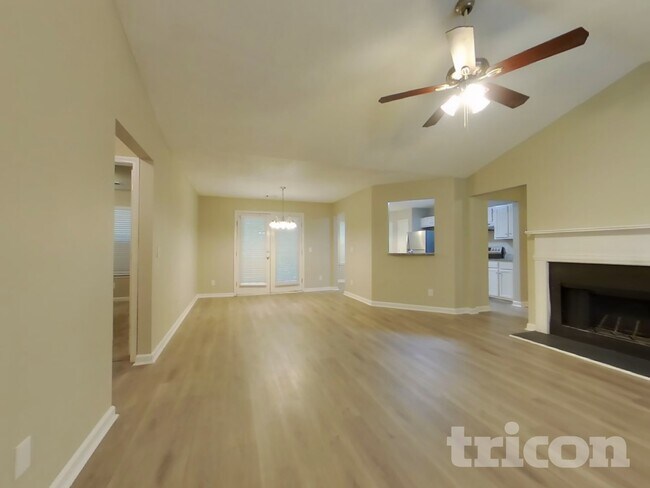 215 Winterville Dr in Rockmart, GA - Foto de edificio - Building Photo