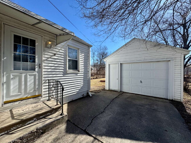 307 Prairie St in Ottawa, IL - Foto de edificio - Building Photo