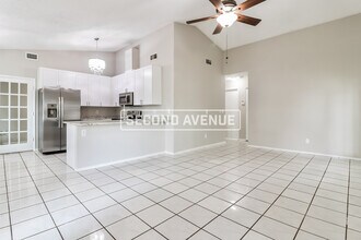 12320 Cloverstone Dr in Tampa, FL - Foto de edificio - Building Photo