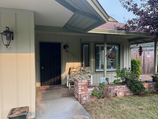 4303 Horseman Ln in Eureka, CA - Building Photo - Building Photo