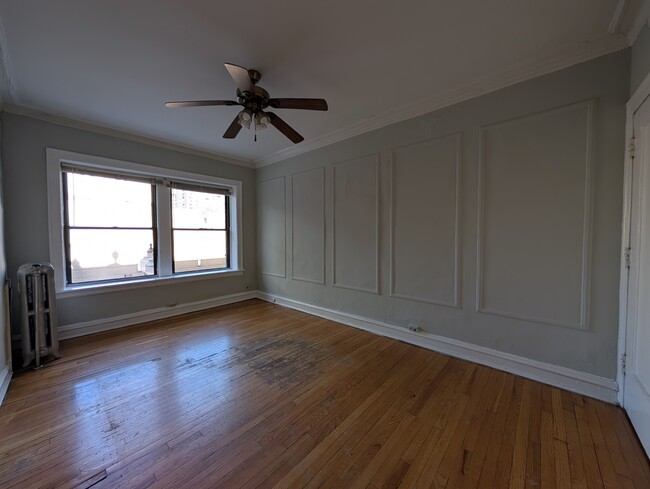 1160 N Dearborn St, Unit 209