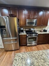 4612 Battenburg Ln in Fairfax, VA - Foto de edificio - Building Photo