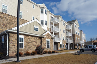 Cedar Woods Condominium in Piscataway, NJ - Building Photo - Building Photo