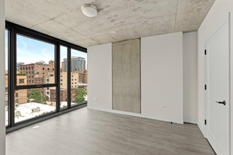203 W Huron St in Chicago, IL - Building Photo - Building Photo