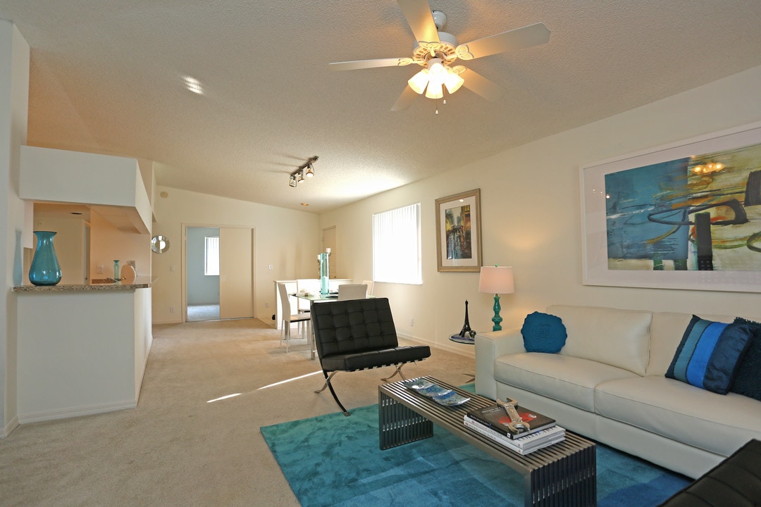 Camden Portofino in Pembroke Pines, FL - Building Photo