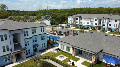 Pinnacle at Wesleyan in Kissimmee, FL - Foto de edificio - Building Photo