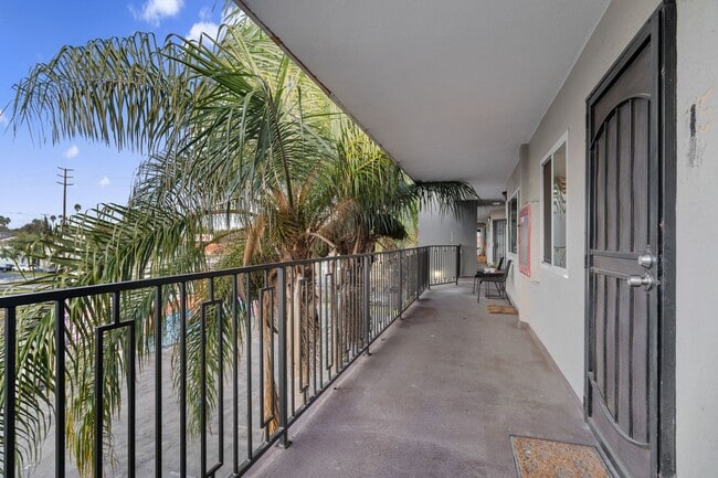 927 Daisy Ave in Long Beach, CA - Building Photo - Building Photo