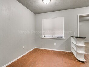 409 E Hill Dr in Guthrie, OK - Building Photo - Building Photo