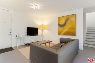 3248 Descanso Dr in Los Angeles, CA - Building Photo - Building Photo