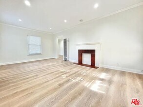 5744 La Mirada Ave in Los Angeles, CA - Building Photo - Building Photo