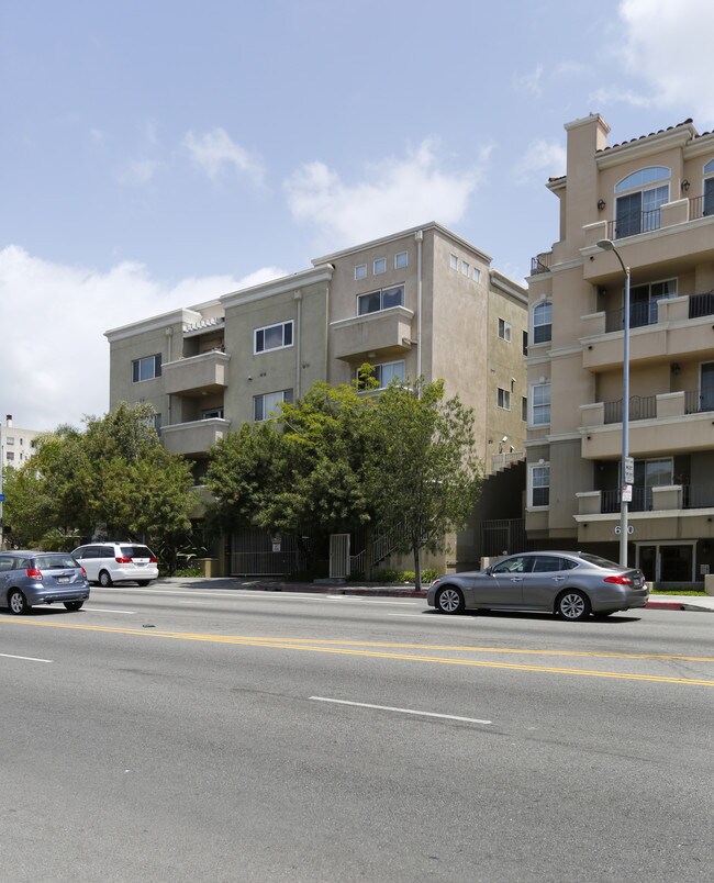 602 S Wilton Pl in Los Angeles, CA - Foto de edificio - Building Photo