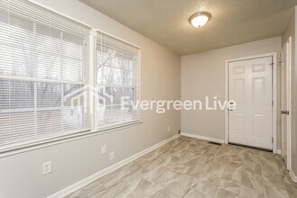 1708 Cedrow Dr in High Point, NC - Building Photo - Building Photo