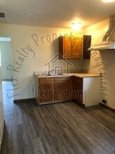 2106 Airline Ave in Toledo, OH - Building Photo - Building Photo