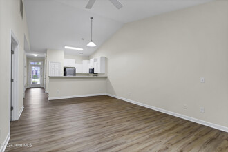 5006 Carleton Dr in Wilmington, NC - Foto de edificio - Building Photo