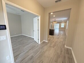 9308 Crescent Ray Dr in Wesley Chapel, FL - Building Photo - Building Photo