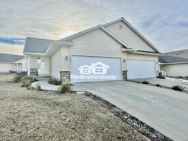 2011 E 1st Ave in Indianola, IA - Building Photo