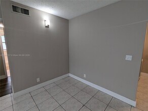 10224 Twin Lakes Dr in Coral Springs, FL - Building Photo - Building Photo