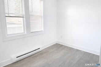 10 Balmforth Ave in Danbury, CT - Building Photo - Building Photo