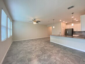 9944 Red Eagle Dr in Orlando, FL - Building Photo - Building Photo