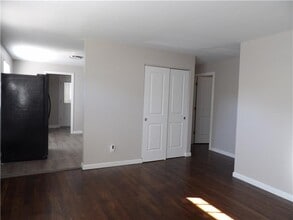 122 Tracy Ln in Southgate, KY - Building Photo - Building Photo